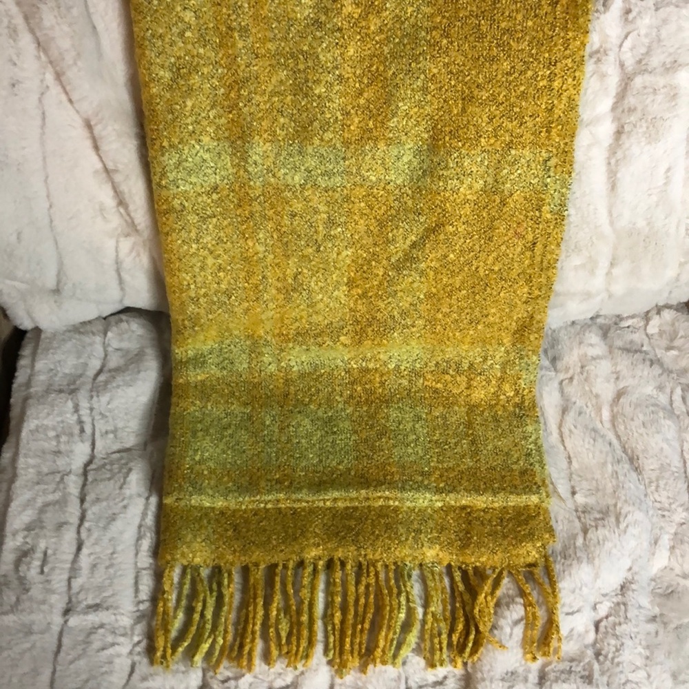GAP - plaid fringe scarf